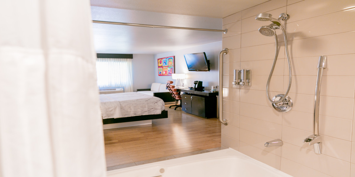 Lifestyle King with Spa Tub